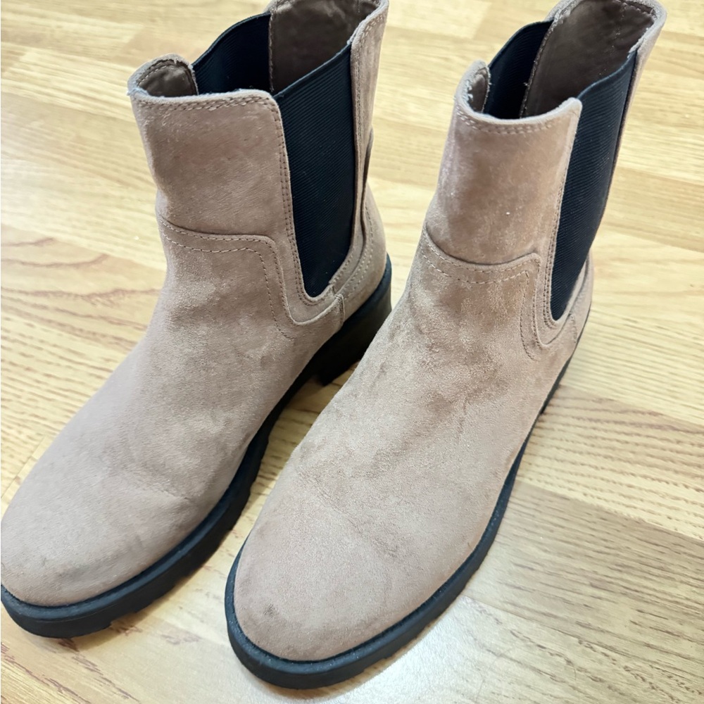 Old Navy Chelsea Boots